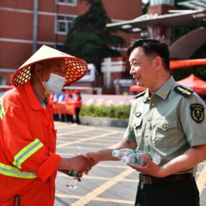 助力高考，阜城環(huán)衛(wèi)工人在行動(dòng)