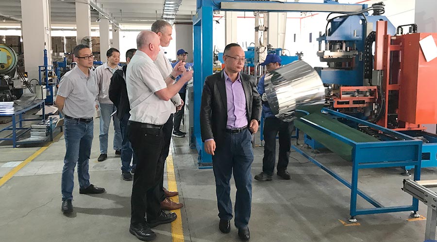 三年疫情后首訪！英國客戶Buyitdirec蒞臨金環(huán)電器視察